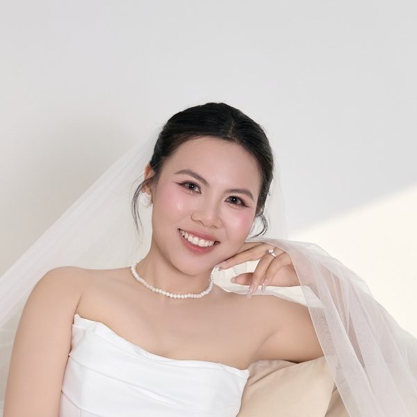 Cô dâu Mỹ Nhung