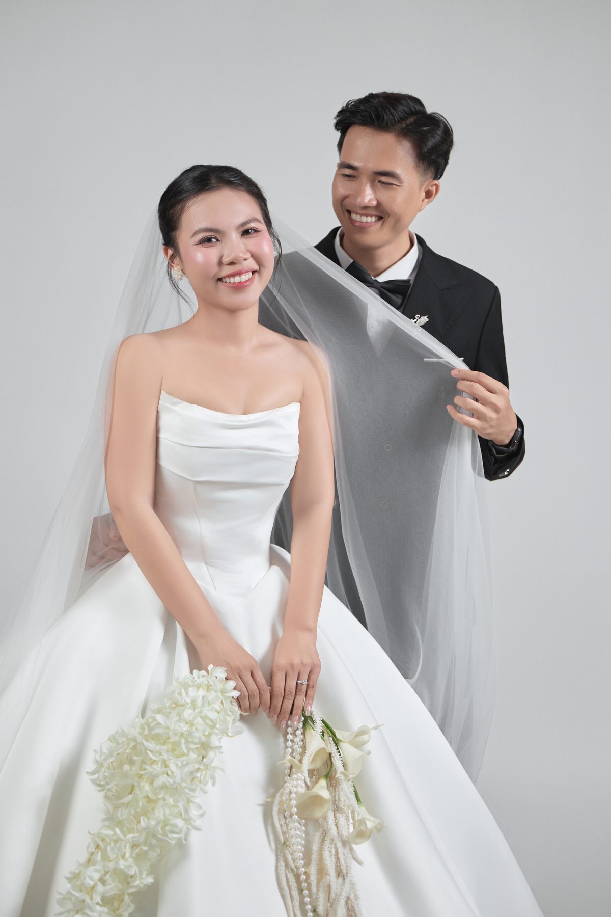 Tinh Nghịch Dưới Tà Voan Cưới