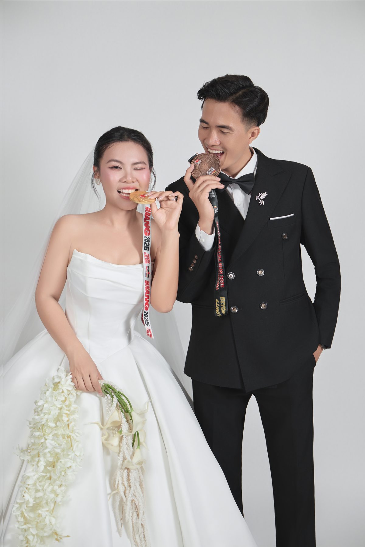 Nâng Ly Chúc Mừng Ngày Chung Đôi